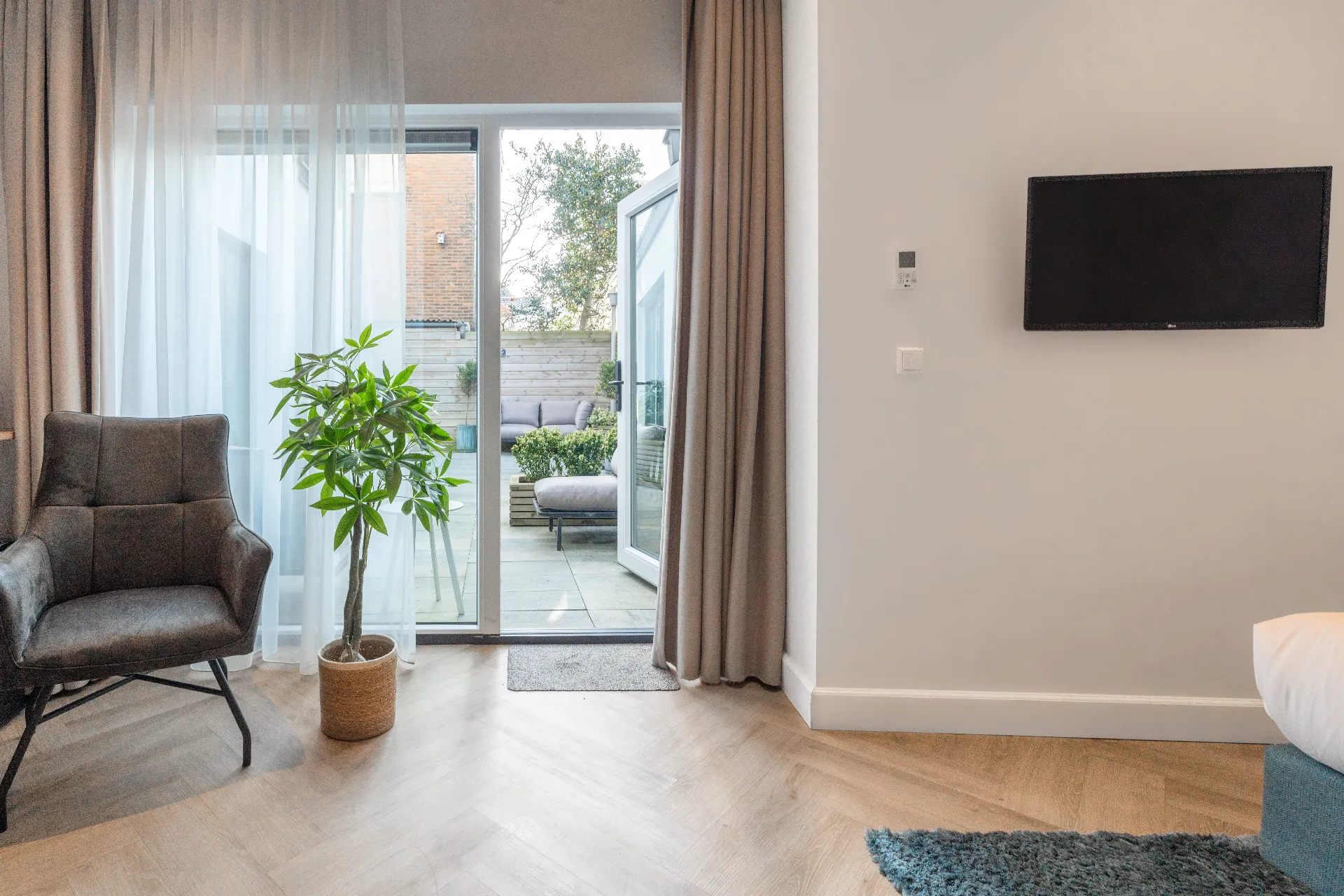 Ground-floor room at Ocean House Zandvoort with doors opening onto a private terrace