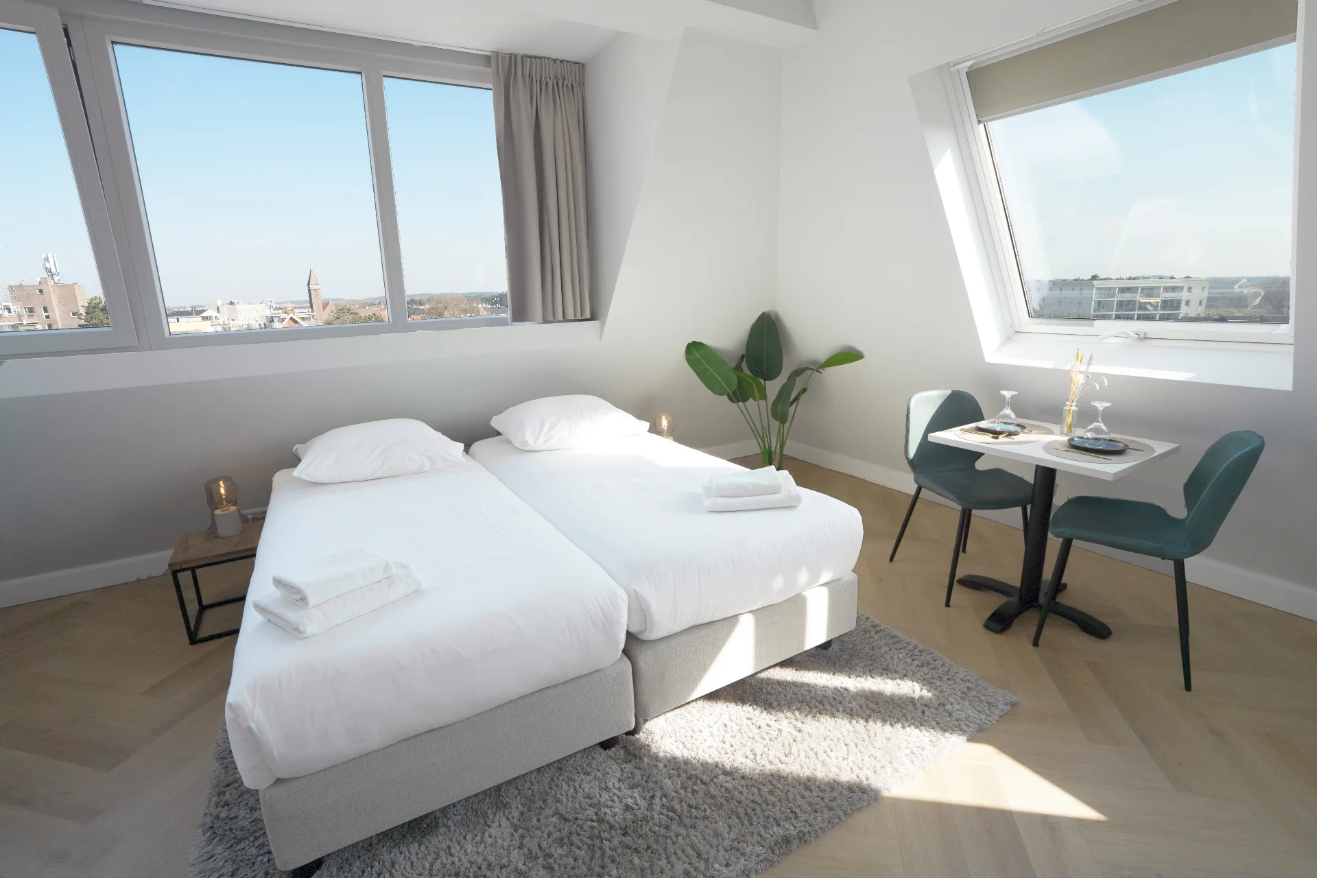 Twinkamer met straatzicht — Ocean House Zandvoort — 2/4